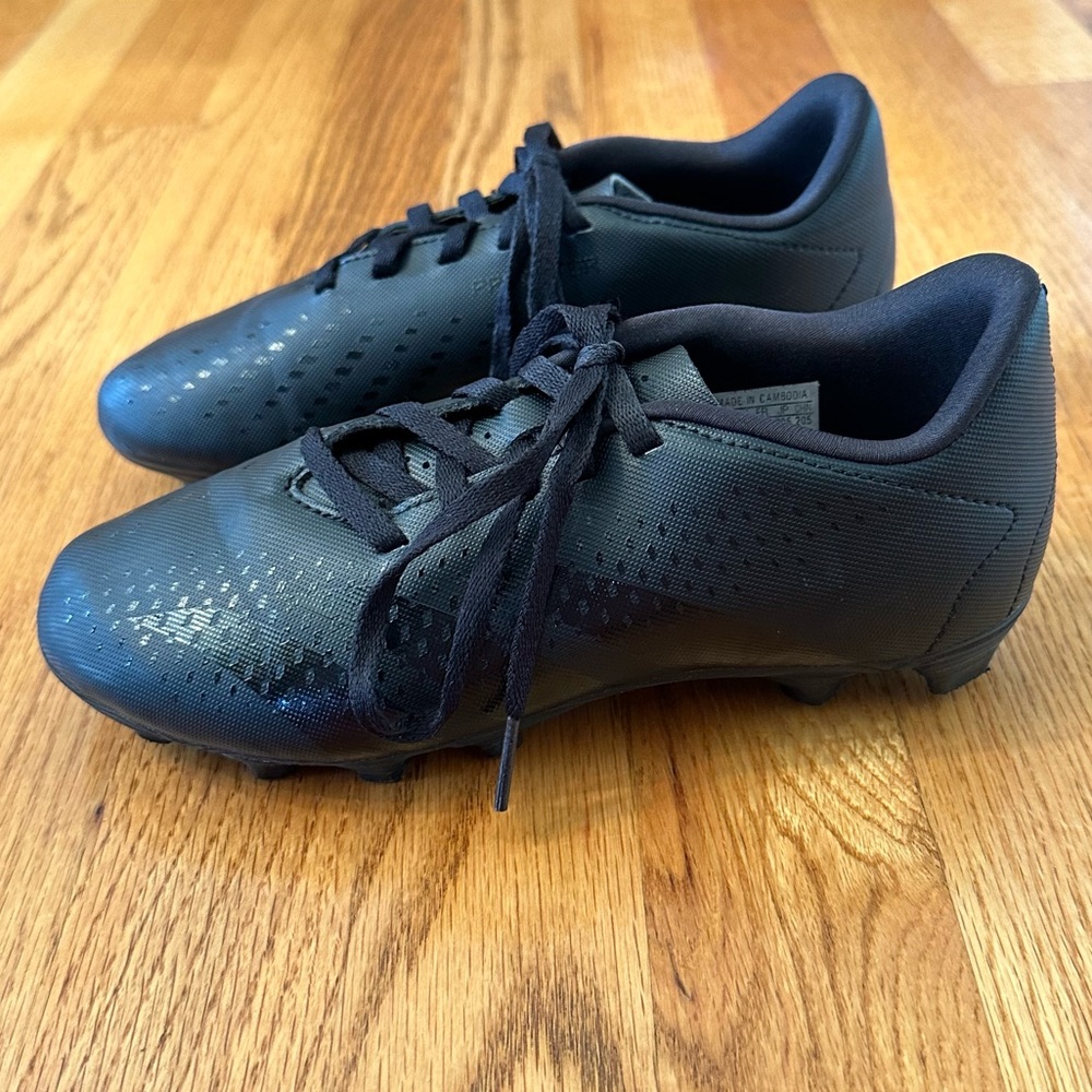 Adidas youth soccer cleats sz 2
